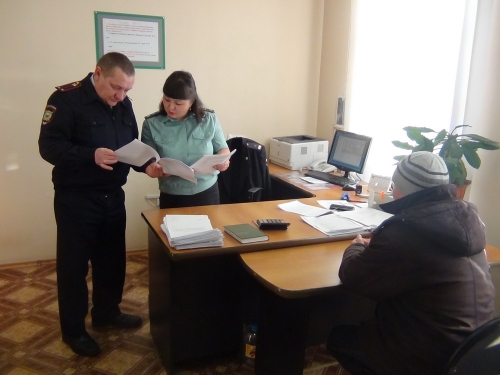 В поисках должников… Верхнеуральские полицейские провели рейд вместе с судебными приставами